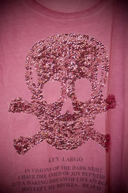 08-16 Damen T-shirt altrosa mit Strass Totenkopf